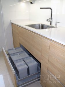 atlantico laminado blanco brillo con roble natura silestone 06